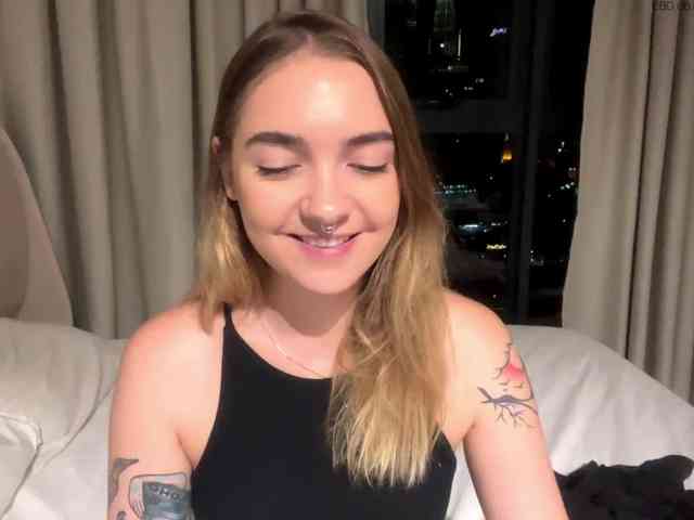 RoxyHorny webcam