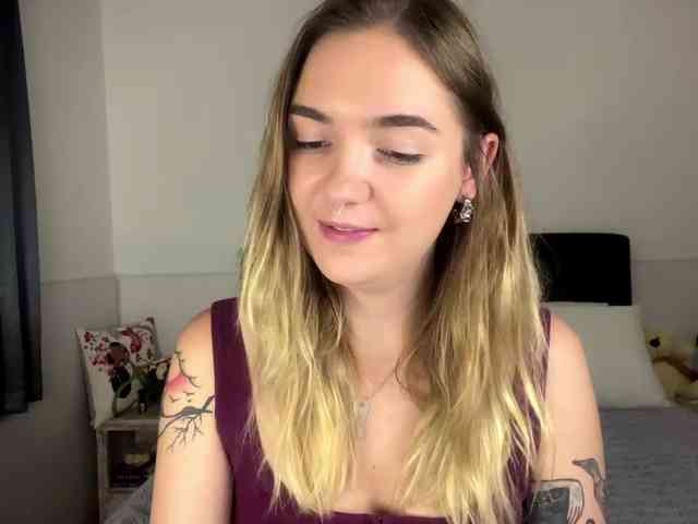 RoxyHorny webcam