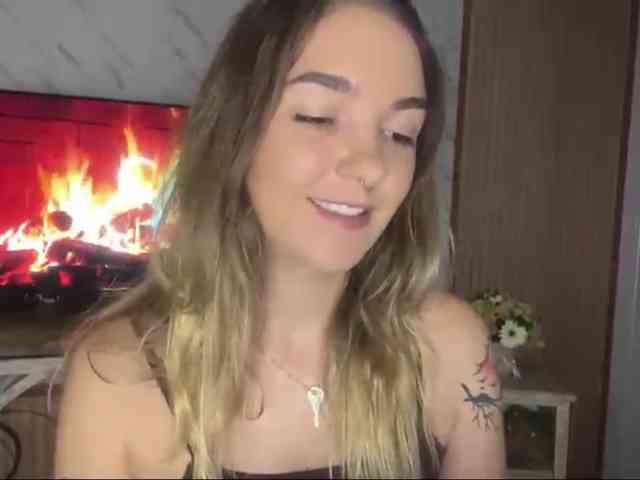 RoxyHorny webcam