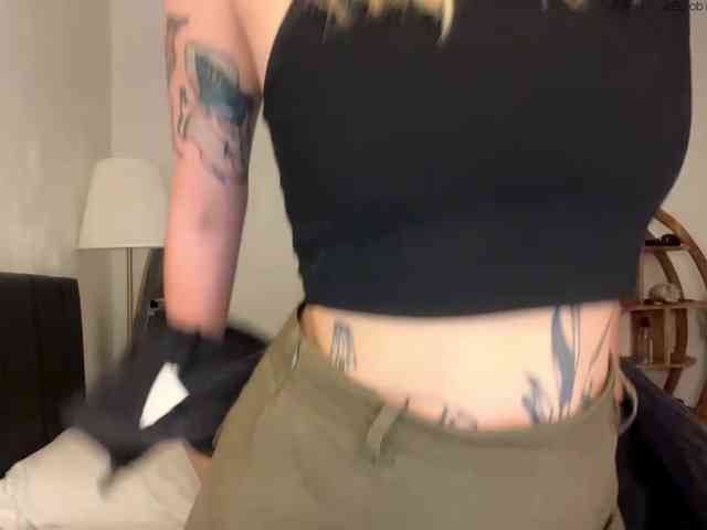 Model: RoxyHorny