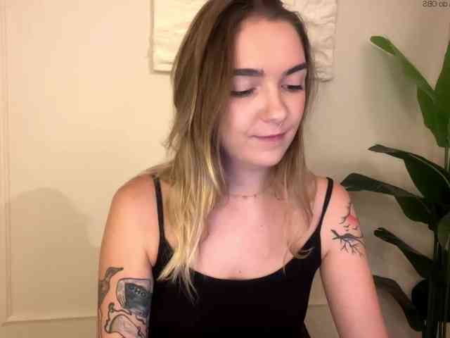 RoxyHorny webcam