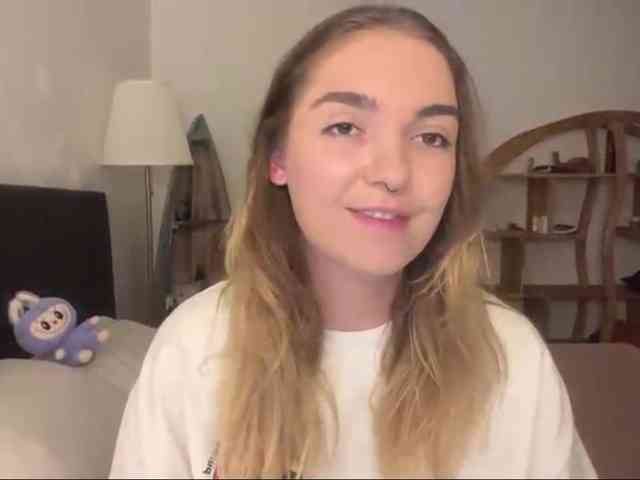 RoxyHorny webcam