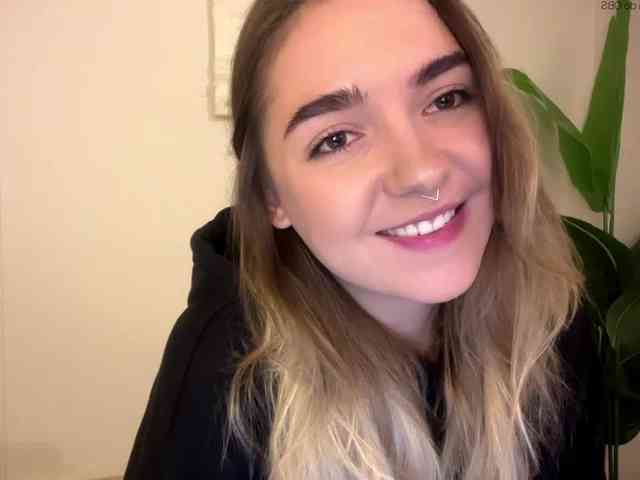 RoxyHorny webcam