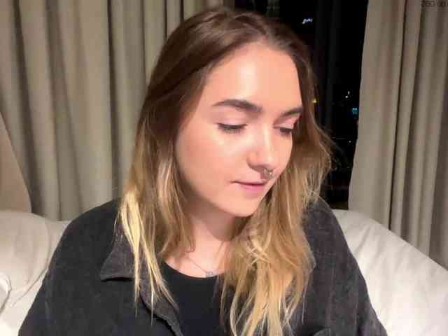 RoxyHorny webcam