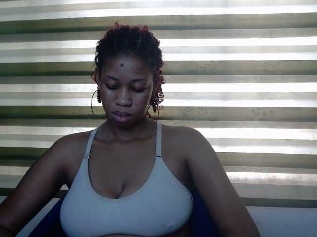 Juicynpink live cam on BongaCams