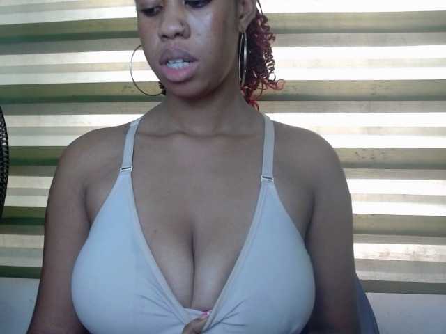Juicynpink live cam on BongaCams