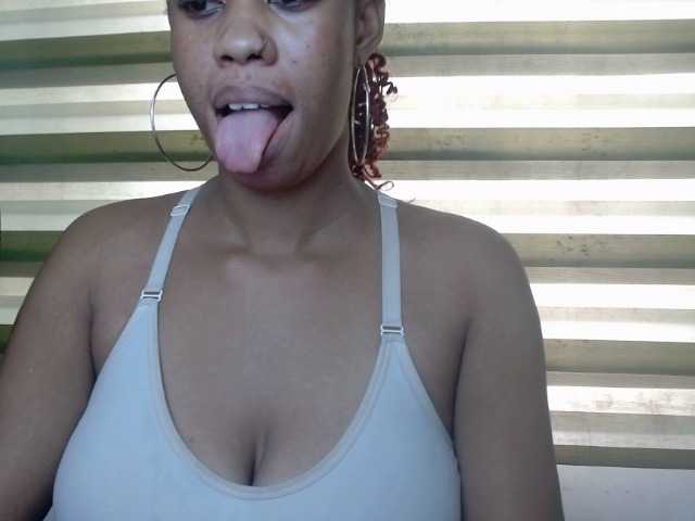 Juicynpink live cam on BongaCams