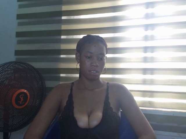 Juicynpink Live Cam on BongaCams