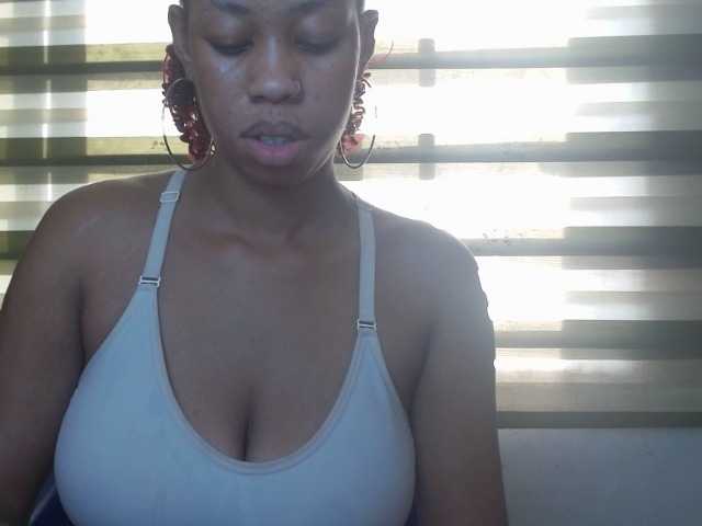 Juicynpink live cam on BongaCams