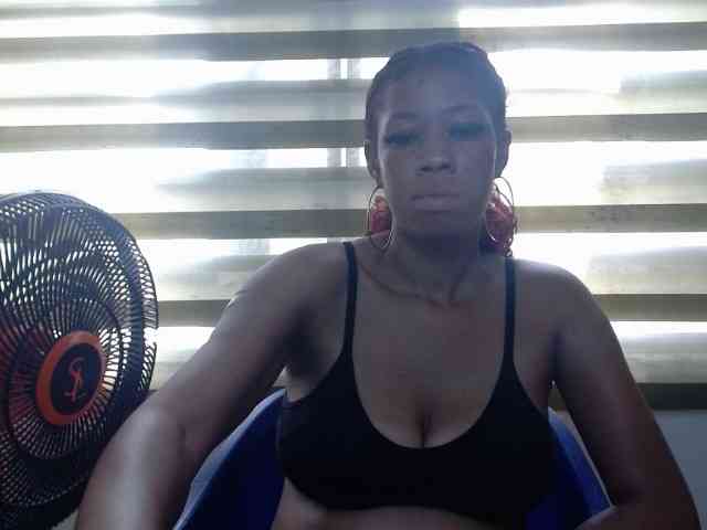 Juicynpink webcam