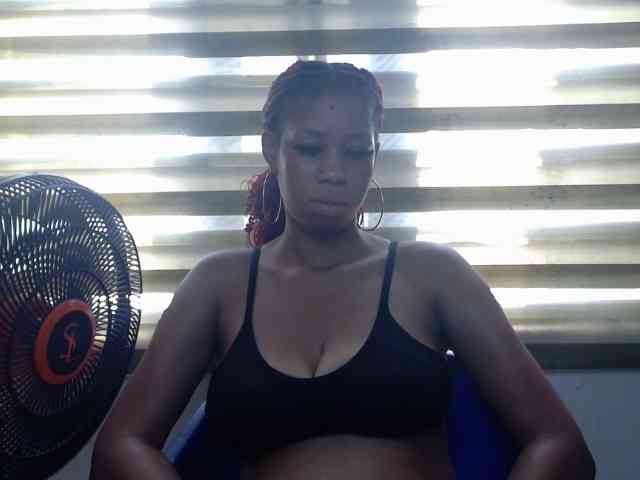 Juicynpink webcam