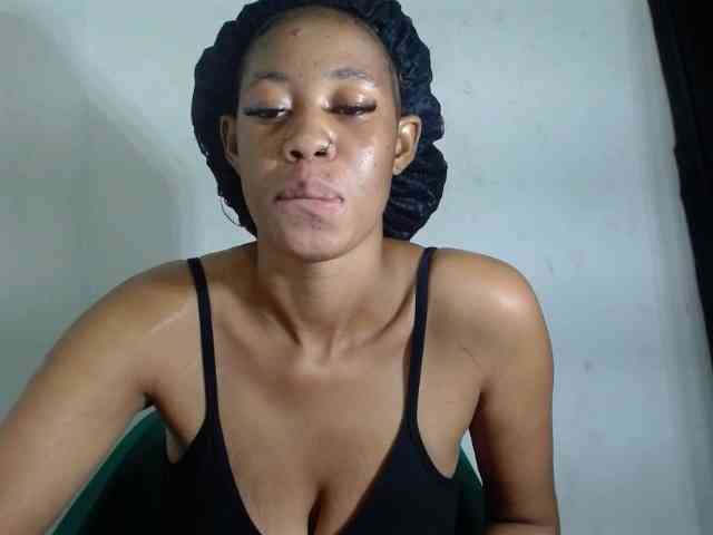 Juicynpink webcam