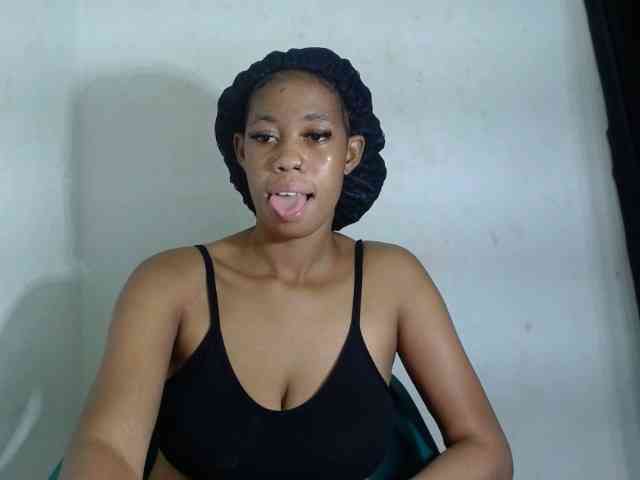 Juicynpink webcam