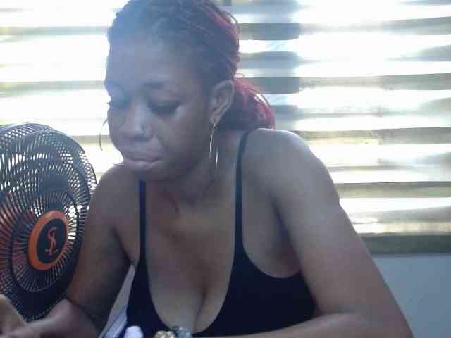 Juicynpink webcam