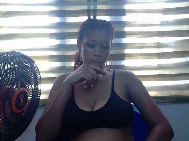 Juicynpink webcam
