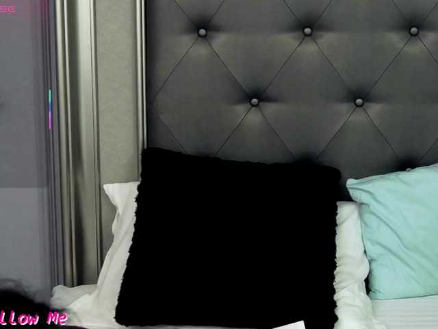 LauraSnow live webcam show