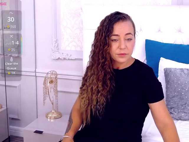 LauraSnow live cam on BongaCams