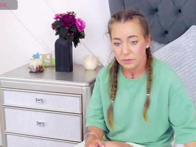 LauraSnow live cam on BongaCams