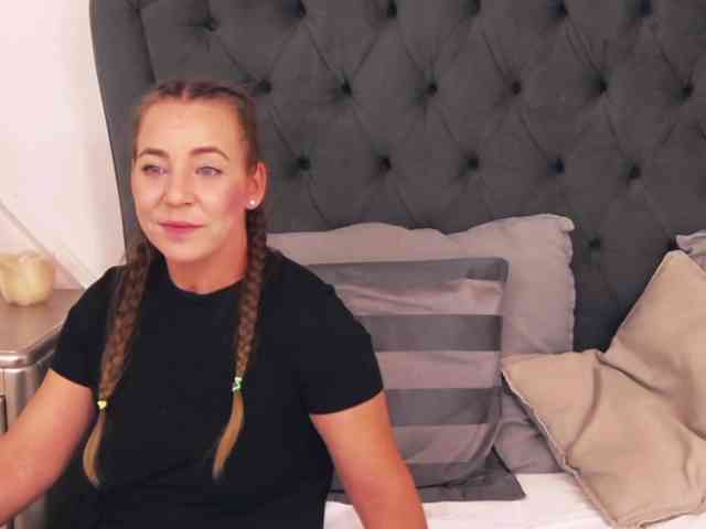 LauraSnow webcam