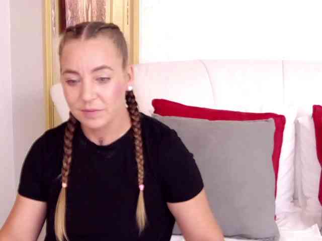 LauraSnow webcam
