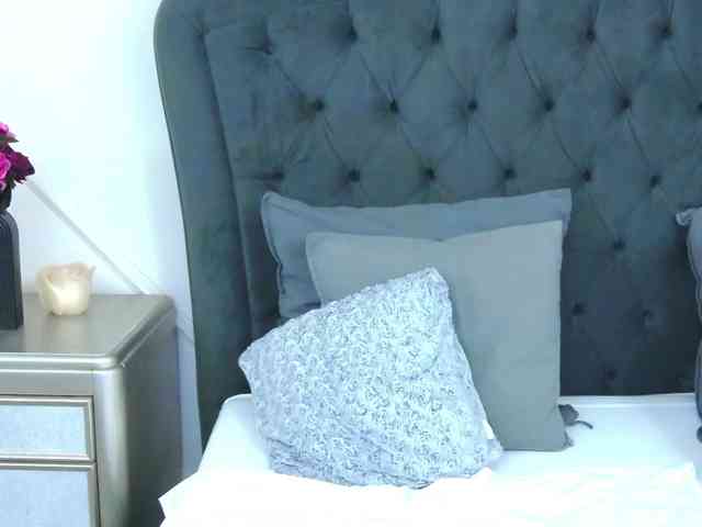 LauraSnow webcam