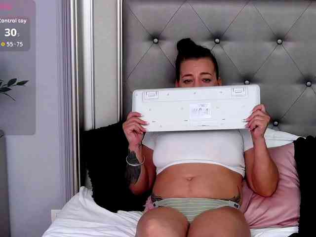 LauraSnow webcam