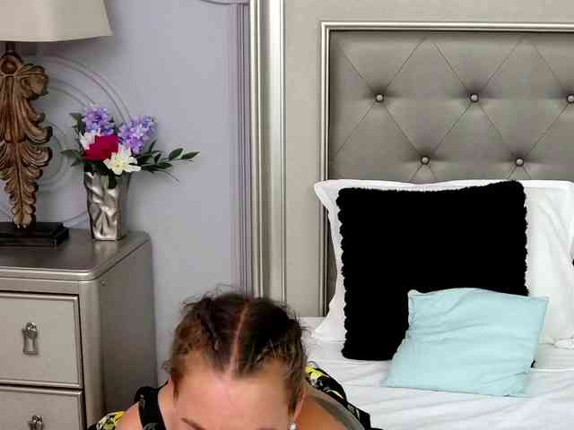 LauraSnow webcam