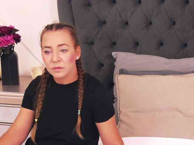 LauraSnow webcam