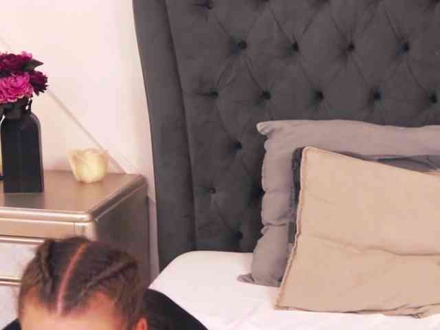 LauraSnow webcam
