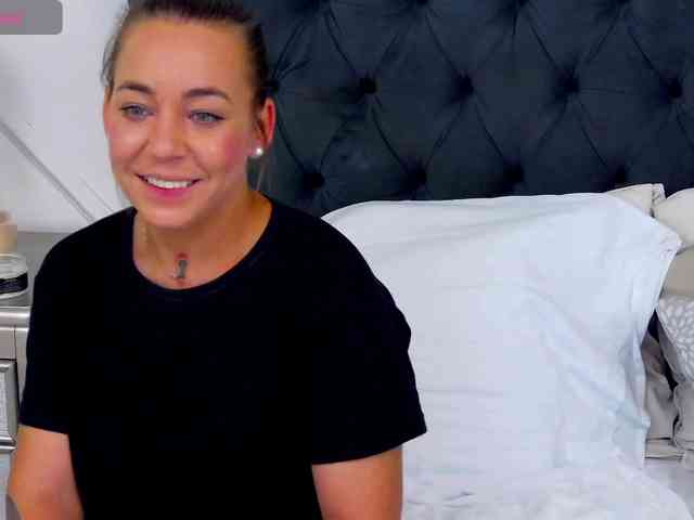 LauraSnow webcam