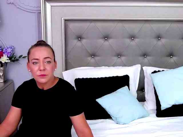 LauraSnow webcam
