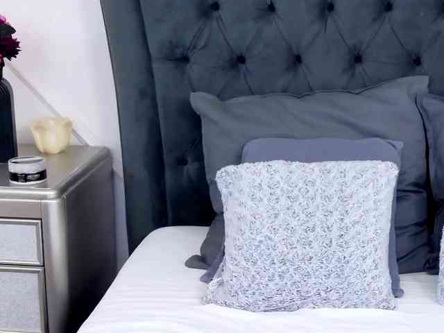 LauraSnow webcam