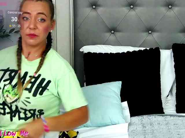 LauraSnow webcam