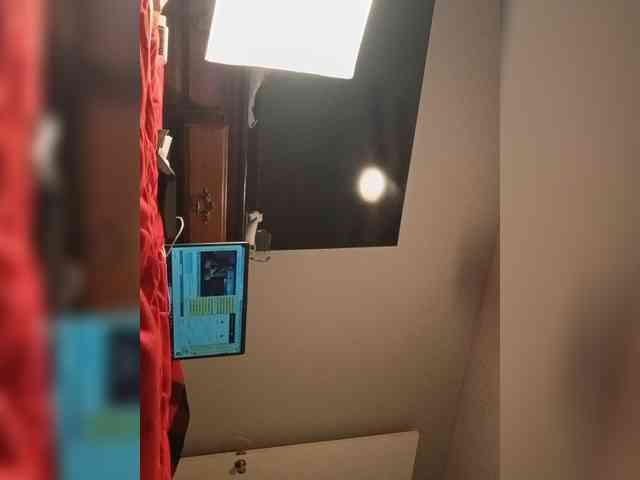 QUEENOFMEN webcam