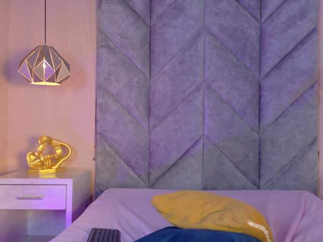 SERENA-JONES's BongaCams show and profile