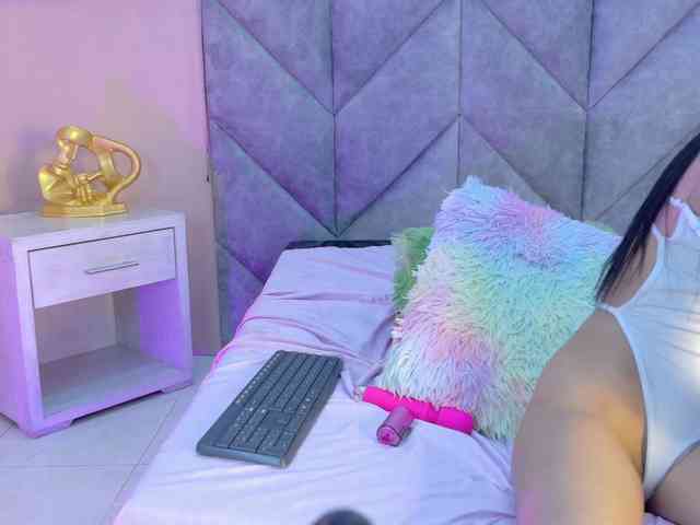 SERENA-JONES webcam