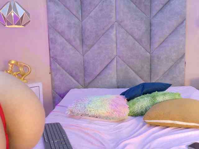 SERENA-JONES webcam
