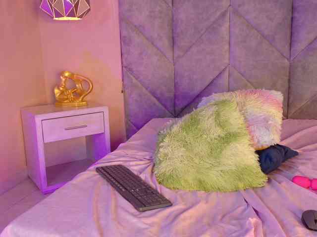 SERENA-JONES webcam