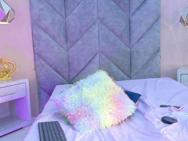 SERENA-JONES webcam