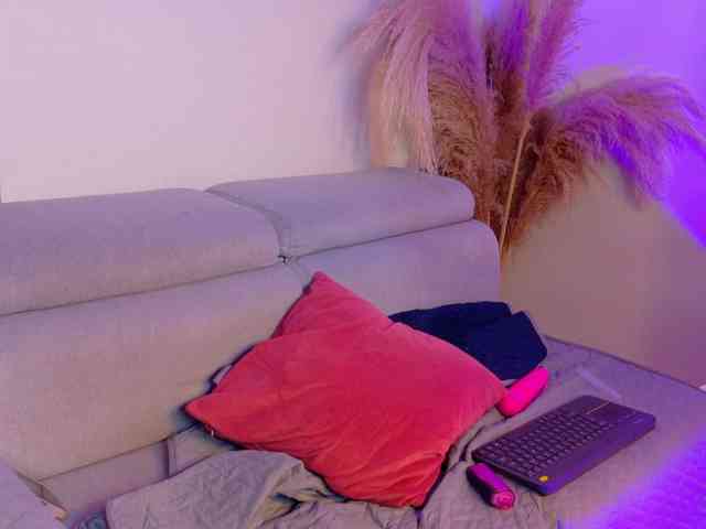 SERENA-JONES webcam
