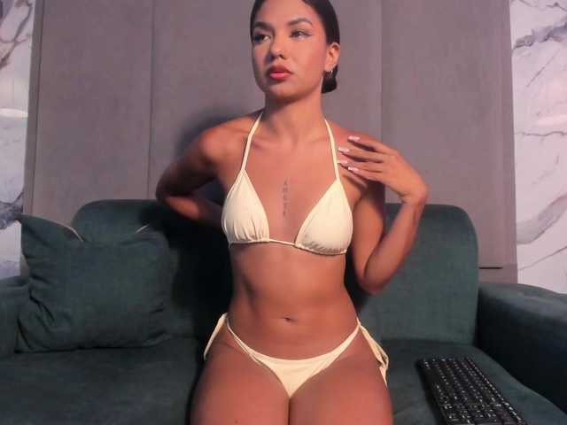 Jazmiin-Evans live cam on BongaCams
