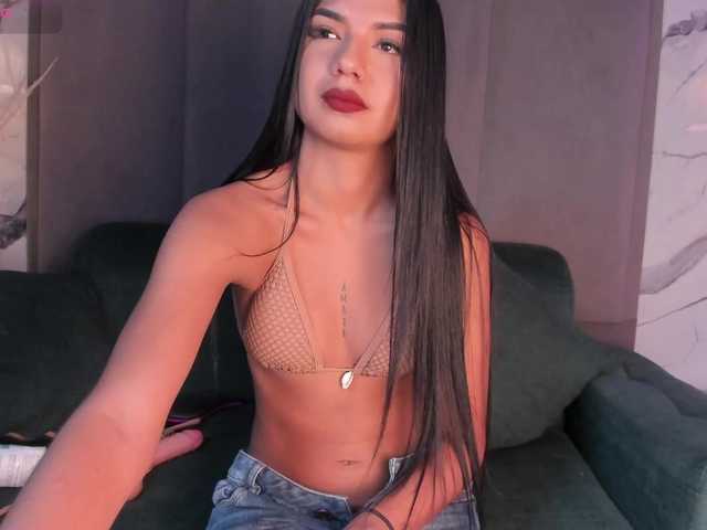 Jazmiin-Evans live cam on BongaCams