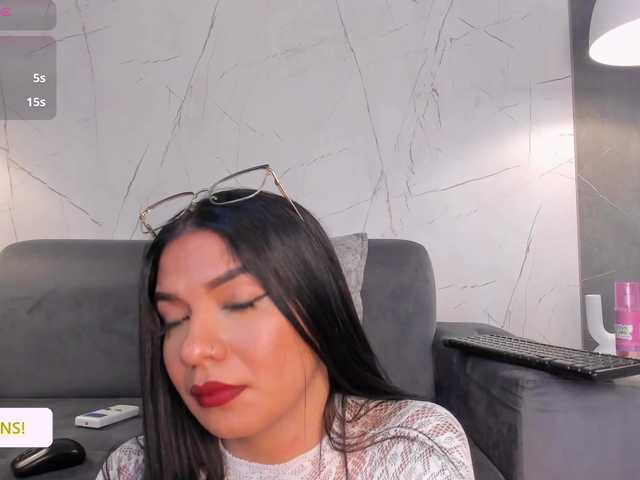 Jazmiin-Evans live cam on BongaCams