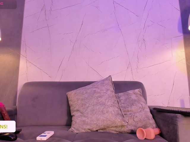 Jazmiin-Evans live cam on BongaCams
