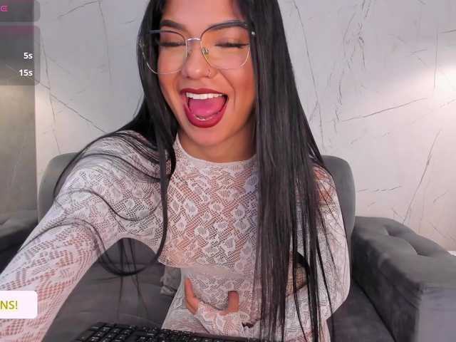 Jazmiin-Evans live cam on BongaCams