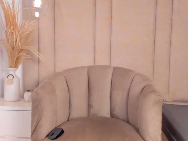 Jazmiin-Evans live cam on BongaCams
