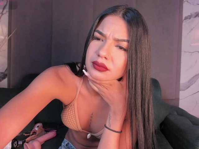 Jazmiin-Evans live cam on BongaCams