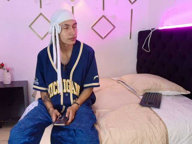 DarkLiightt live webcam show