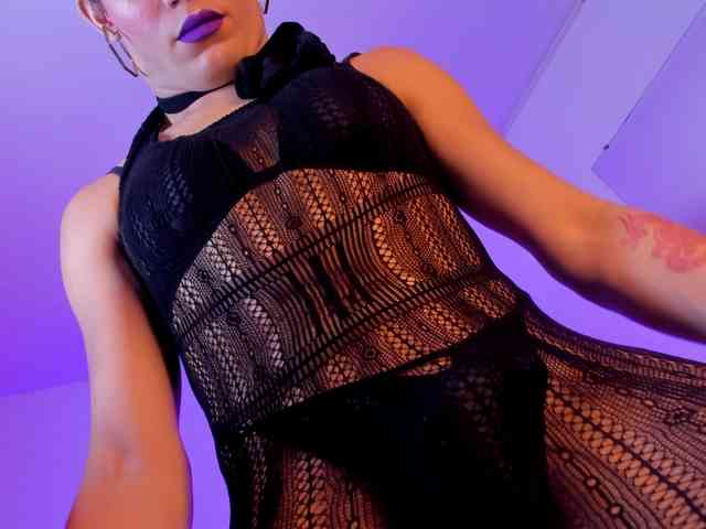 mistressbigcharl... Live Webcam on BongaCams