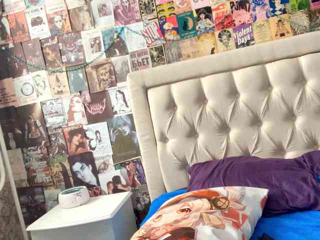 KimberleeChenevert webcam